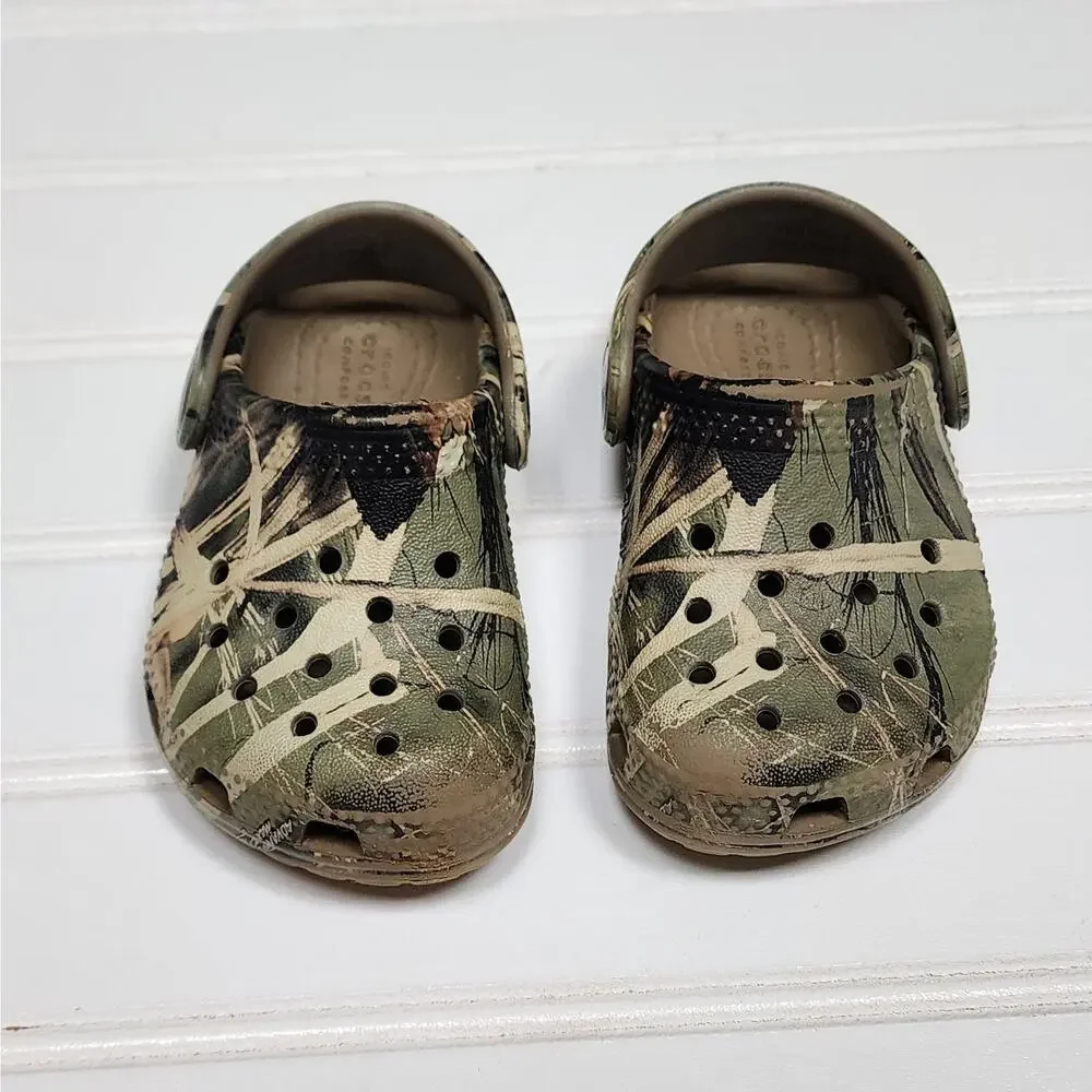 Crocs Classic Realtree Toddler Clogs Sandals Size 4 Toddler Green & Tan